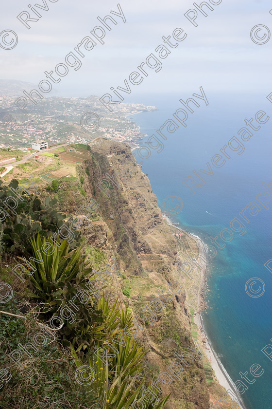 IMG 0435 
 Madeira Island March 2008 Scenery Landscape Photography 
 Keywords: Cabo Girão, cliff, miradouro, sea, 2008, June, madeira