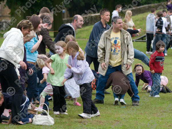 IMG 1131 
 Earls Barton Carnival, Richard Curtis arena display performance and demonstration crowd shots 
 Keywords: richard curtis, display, green grass, demonstration, crowd, participation, children, parents, earls barton carnival, june, 2008