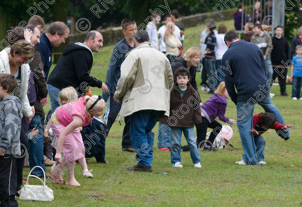 IMG 1132 
 Earls Barton Carnival, Richard Curtis arena display performance and demonstration crowd shots 
 Keywords: richard curtis, display, green grass, demonstration, crowd, participation, children, parents, earls barton carnival, june, 2008