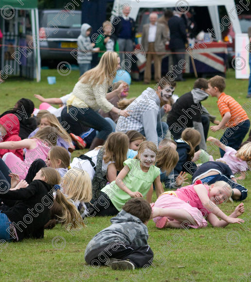 IMG 1116 
 Earls Barton Carnival, Richard Curtis arena display performance and demonstration crowd shots 
 Keywords: richard curtis, display, green grass, demonstration, crowd, participation, children, earls barton carnival, june, 2008