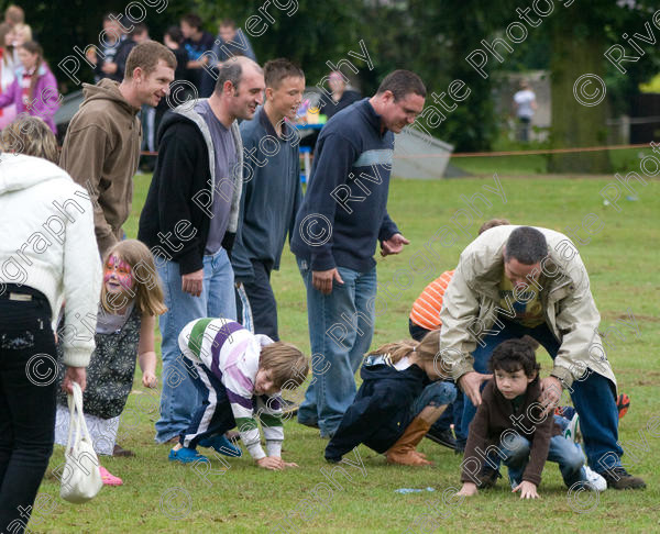 IMG 1127 
 Earls Barton Carnival, Richard Curtis arena display performance and demonstration crowd shots 
 Keywords: richard curtis, display, green grass, demonstration, crowd, participation, children, parents, earls barton carnival, june, 2008