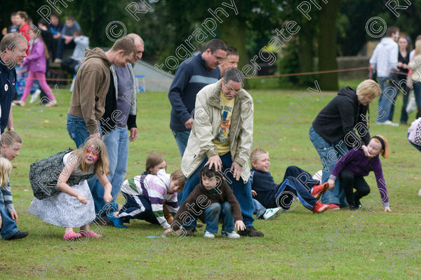 IMG 1126 
 Earls Barton Carnival, Richard Curtis arena display performance and demonstration crowd shots 
 Keywords: richard curtis, display, green grass, demonstration, crowd, participation, children, parents, earls barton carnival, june, 2008