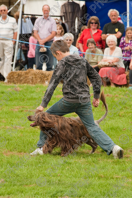 AWC 1458 
 Wanborough Country Show, August 2009, Richard Curtis' K9freestyle Dancing Dog Arena Display 
 Keywords: 2009, arena demonstration, arena display, august, canine freestyle, dog dancing, dog display, England, heelwork to music, k9freestyle, Lynch Field, Lynch Field, Wanborough, Wiltshire, England, UK, richard curtis, UK, wanborough country show, Wanborough, Wiltshire