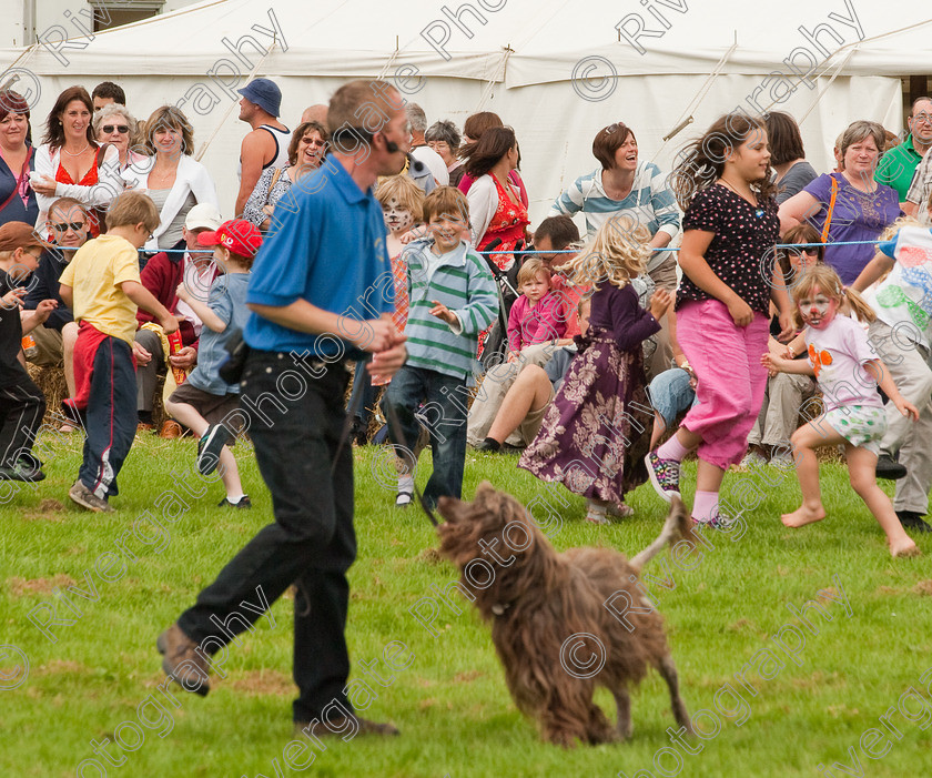 AWC 1420 
 Wanborough Country Show, August 2009, Richard Curtis' K9freestyle Dancing Dog Arena Display 
 Keywords: 2009, arena demonstration, arena display, august, canine freestyle, dog dancing, dog display, England, heelwork to music, k9freestyle, Lynch Field, Lynch Field, Wanborough, Wiltshire, England, UK, richard curtis, UK, wanborough country show, Wanborough, Wiltshire